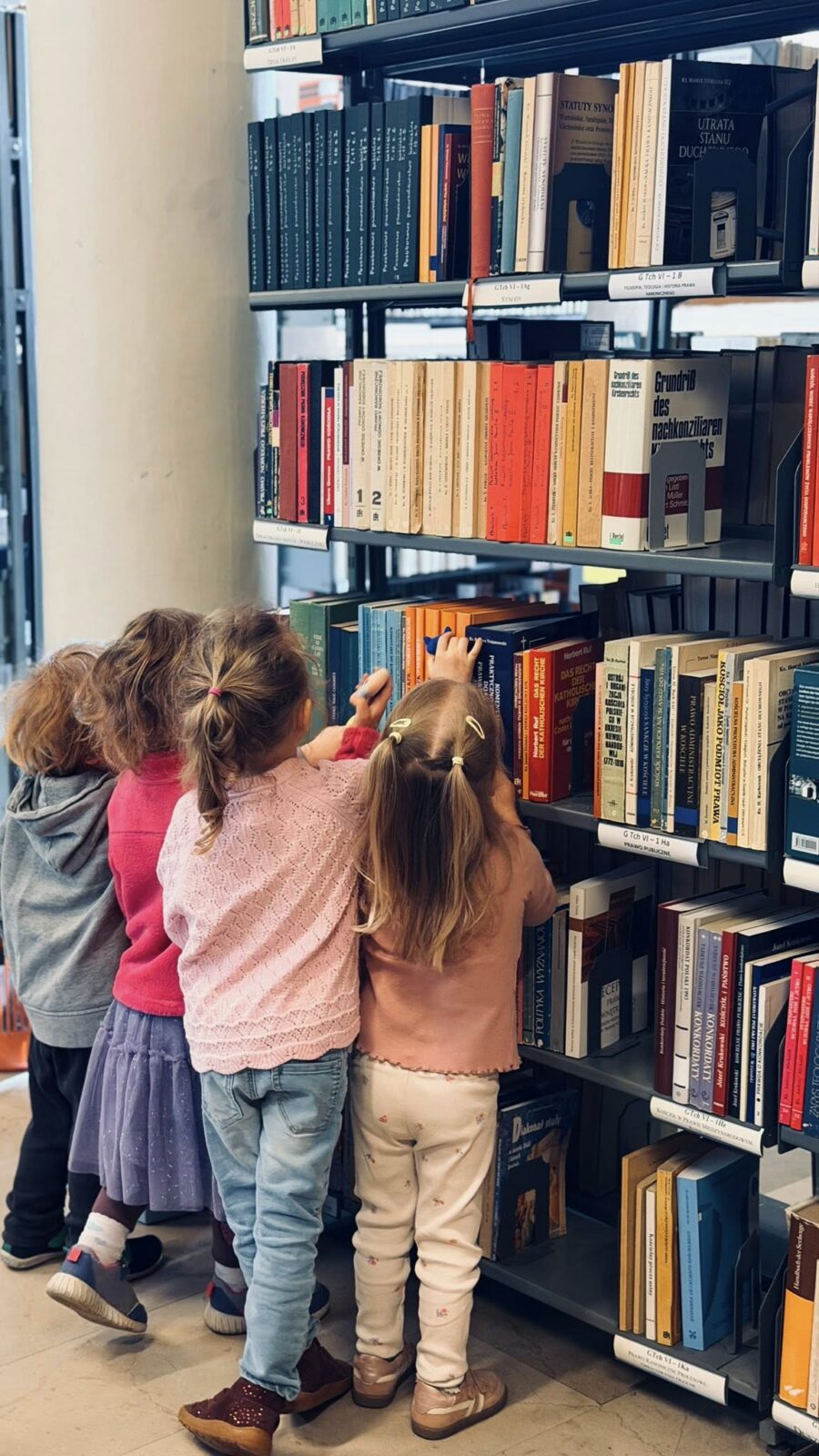 Wizyta dzieci w Bibliotece WT